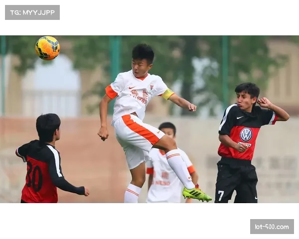 中国队年轻中卫熊猫杯经验欠缺 成长需时间