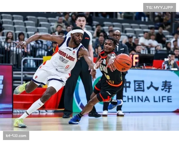 深圳马可波罗史密斯组织能力 场均5.4次助攻串联内外线 深圳马可波罗史密斯组织能力 场均5.4次助攻串联内外线