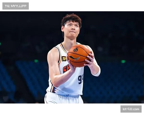 上海闫鹏飞王哲林内线压力增加 两人需要承担更多攻防任务 上海闫鹏飞王哲林内线压力增加 两人需要承担更多攻防任务